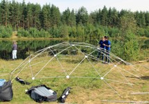 Каркасно-купольный шатер для глэмпинга диаметром 6.9м с прозрачными элементами. Процесс сборки