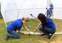 Каркасно-купольный шатер для глэмпинга диаметром 6.9м с прозрачными элементами